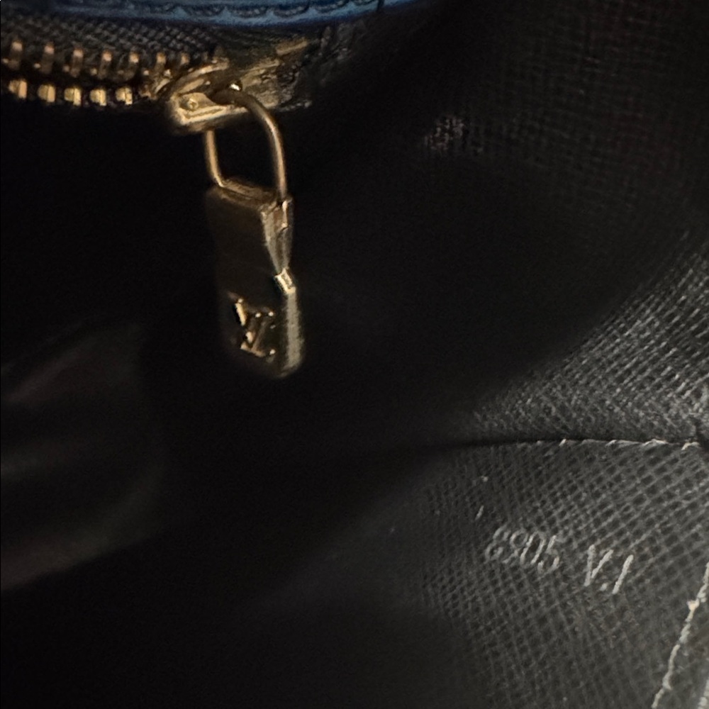 💙💙Louis Vuitton St Cloud Shoulder/Crossbody💙💙 Toledo Blue - Picture 8 of 8